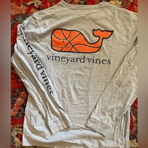 Vineyard Vines Basketball Whale Long Sleeve t-shirt Men’s size M